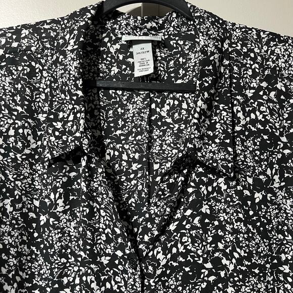 Catherines Collared Floral V Neck Button Down 3/4 Sleeves Career Blouse | 4X - Picture 2 of 8